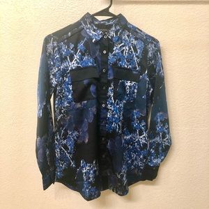 Banana Republic Factory W’s Dillon Shirt, XS petite. Black/blue floral pattern.